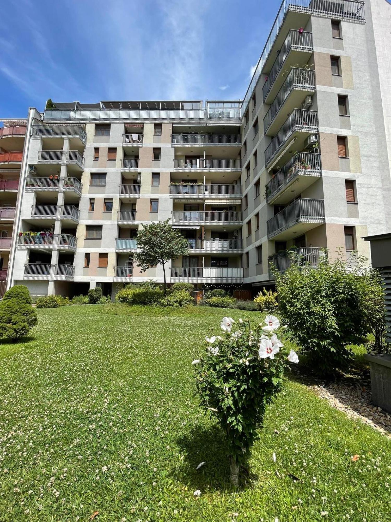 Green City Apartment Budapest - Free Garage, Ac, Balcony, Wi-Fi Exterior photo